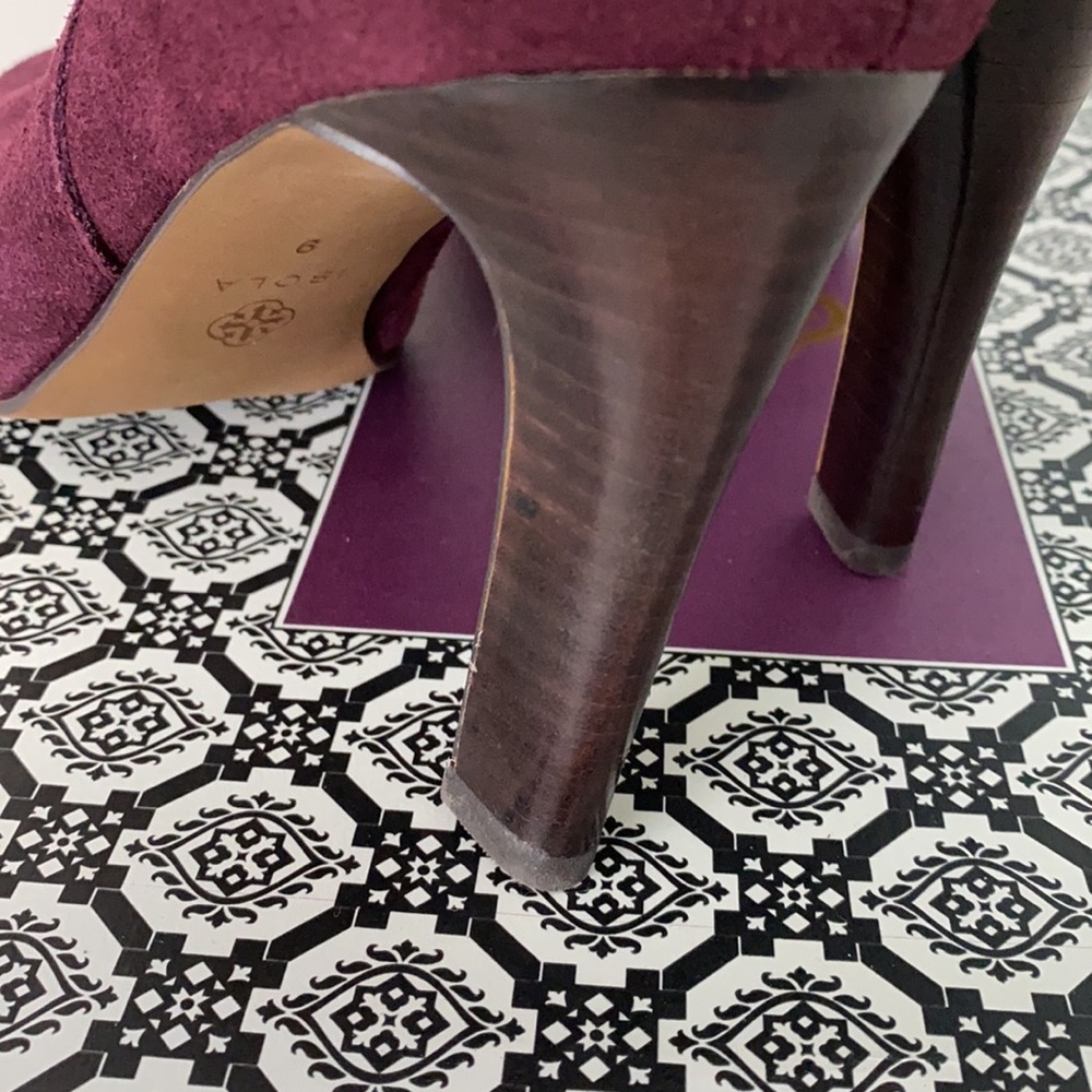 EUC Isola Bordo Cabernet Suede Booties - Picture 7 of 10